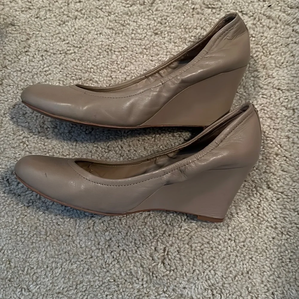 Vince Camuto, wedge, taupe, size 9.5.
